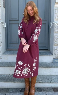 Say INA Copenhagen Kjole - Tilde Long - Burgundy Red W. Embroidery
