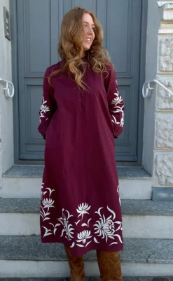 Say INA Copenhagen Kjole - Tilde Long - Burgundy Red W. Embroidery