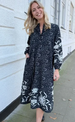 Say INA Copenhagen Kjole - Tilde Long - Grey Leopard