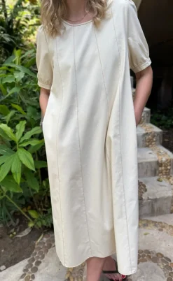 Say INA Copenhagen Kjole - Daniella Denim - Creme W. Brown Stitches