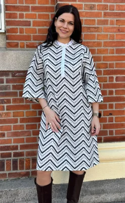 Say INA Copenhagen Kjole - Zara Zig Zag - White W. Black
