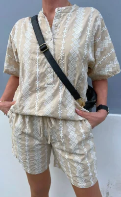 Say INA Copenhagen Skjorte - Erica - Camel/White Embroidery