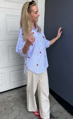 Say INA Copenhagen Skjorte - Selma - Blue Striped W. Strawberries