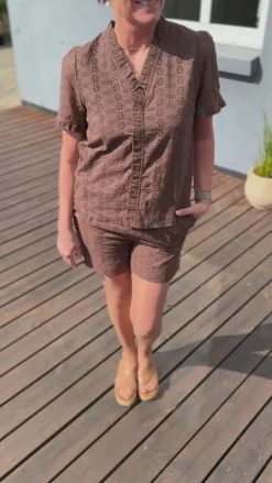 Say INA Copenhagen Top - Catja - Mocca Broderie Anglaise