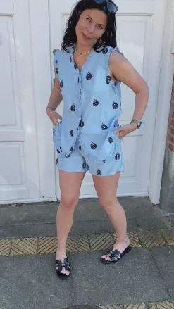 Say INA Copenhagen Top - Melania - Blue w. Black Embroidery