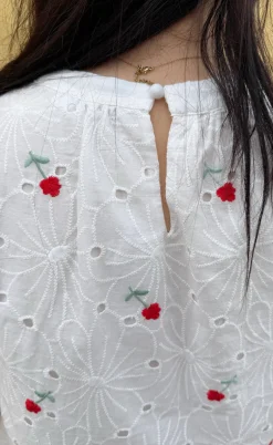 Say INA Copenhagen Top - Silja - White Lace W. Embroidery Flowers