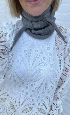 Say INA Copenhagen Tørklæde - Sophie Triangle - Grey