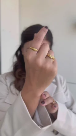 Smykkeli Copenhagen Ring - Helena Hammered - Golden