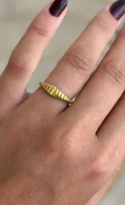 Smykkeli Copenhagen Ring - Twisted Crossaint Small - Golden Colour