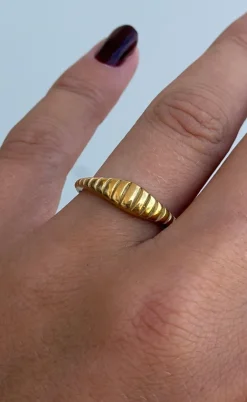 Smykkeli Copenhagen Ring - Twisted Crossaint Small - Golden Colour
