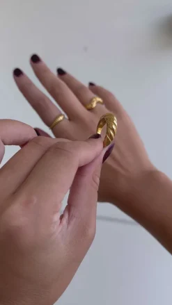 Smykkeli Copenhagen Ring - Twisted Crossaint Small - Golden Colour