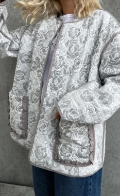 Stories From The Atelier Jakke - For Keep - Grey