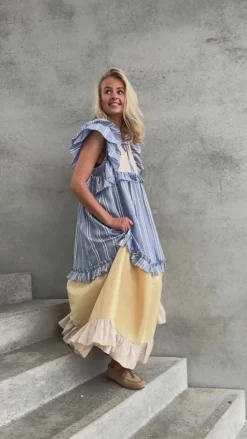 Stories From The Atelier Kjole - Heart Dance - Beige/Light Blue