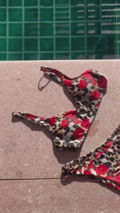 Unica Copenhagen Bikini Overdel / Top - Eda - Leo / Red Flowers