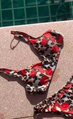 Unica Copenhagen Bikini Overdel / Top - Eda - Leo / Red Flowers